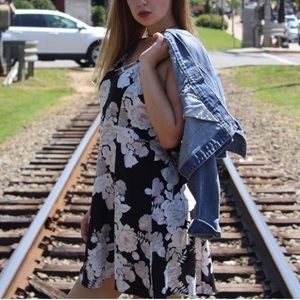 🌟BOGO Sale🌟Black floral dress PAPAYA